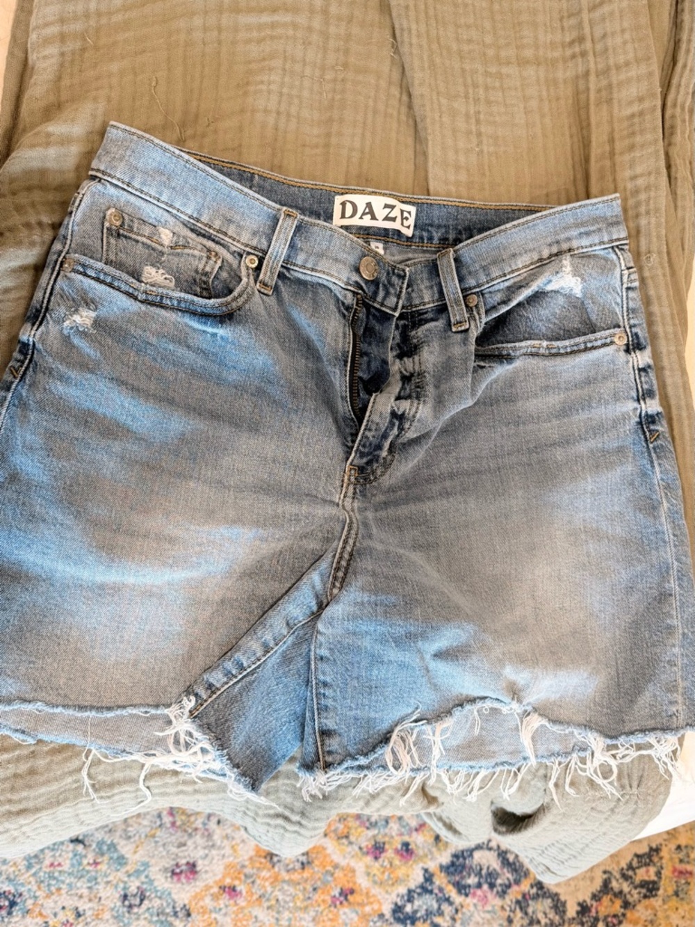 DAZE Women's Light Blue Distressed Denim Jean Shorts